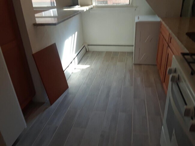 kitchen - 140 W Fort Lee Rd