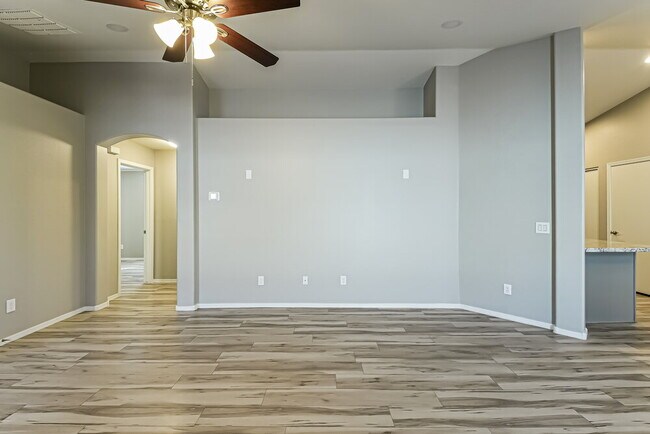 Building Photo - 2143 E Danbury Rd