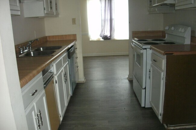 Foto del edificio - 108 Butternut Ct