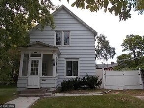 Building Photo - 312 8th Ave N