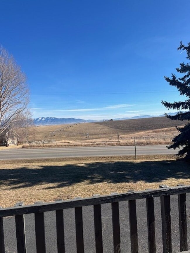 Building Photo - 6000 Crestline Dr