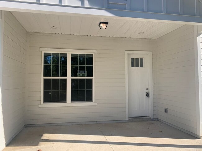 Building Photo - 5871 Collins Rd