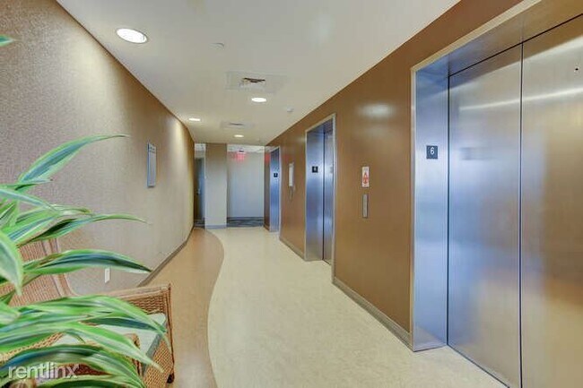 Building Photo - 1 br, 1 bath Condo - 301 N Neil St Apt 603