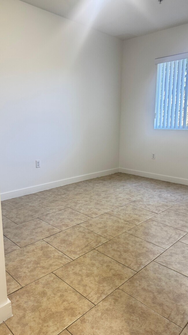 Foto del edificio - 7845 W 5th Ct