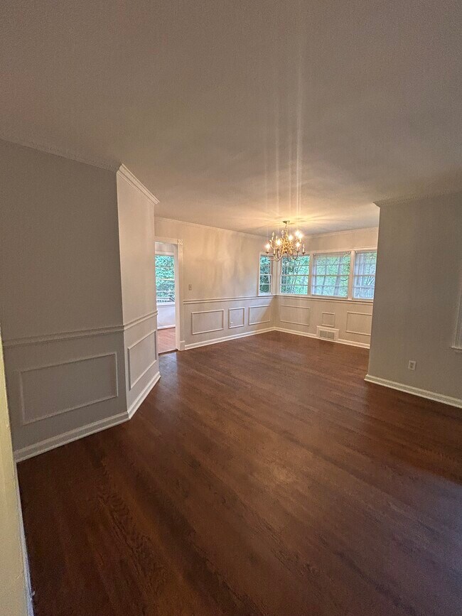 Comedor - 633 Clairmont Cir