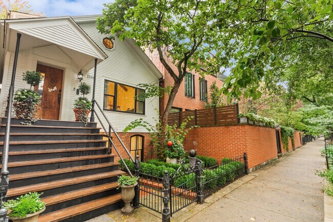 Foto del edificio - 2106 N Hudson Ave