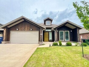 Building Photo - 448 Irish Ln