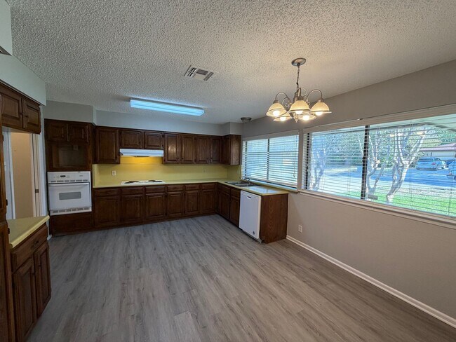 Foto del edificio - WELCOME HOME TO NORTHERN HILLS GOLF COMMUN...