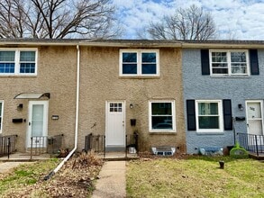 Building Photo - 140 Sunrise Dr