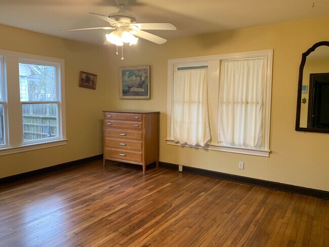 Building Photo - 2 br, 1 bath House - COLE 430 -LOCATOR ONL...