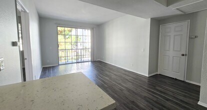 Interior Photo - 683 Kelton Ave