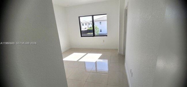 Building Photo - 110 NW 11th Ct