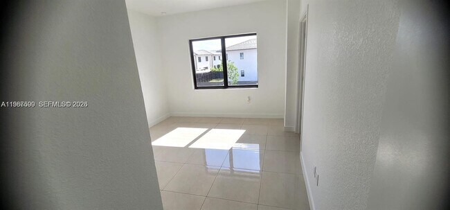 Foto del edificio - 110 NW 11th Ct