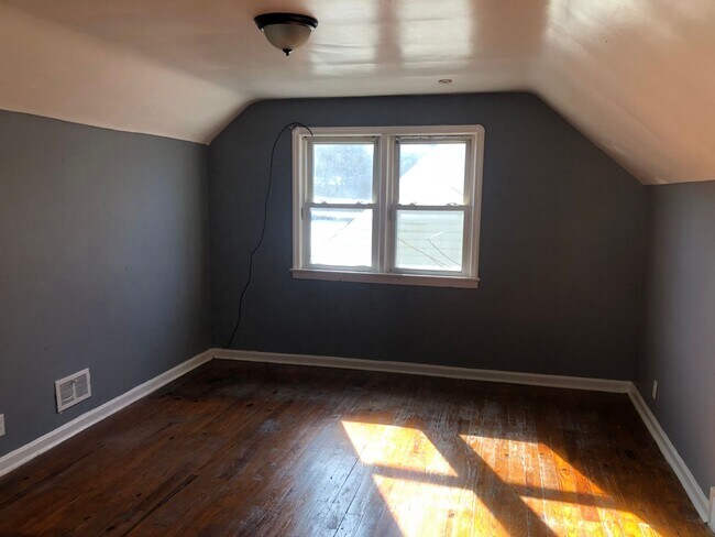 Foto del edificio - 3 BED 1 BATH IN BEAUTIFUL GARFIELD HEIGHTS!