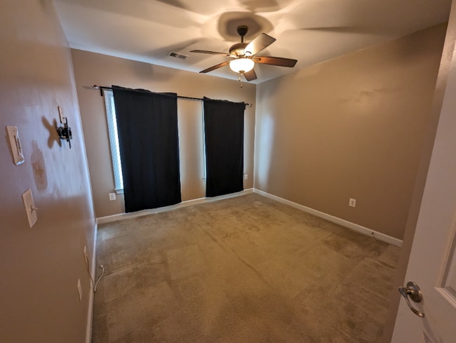 Building Photo - 42632 Offenham Terrace