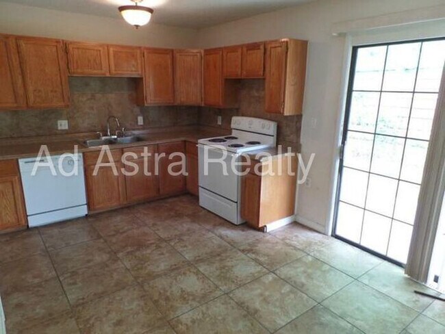 Foto del edificio - Beautiful House in South KC-Coming SOON!!