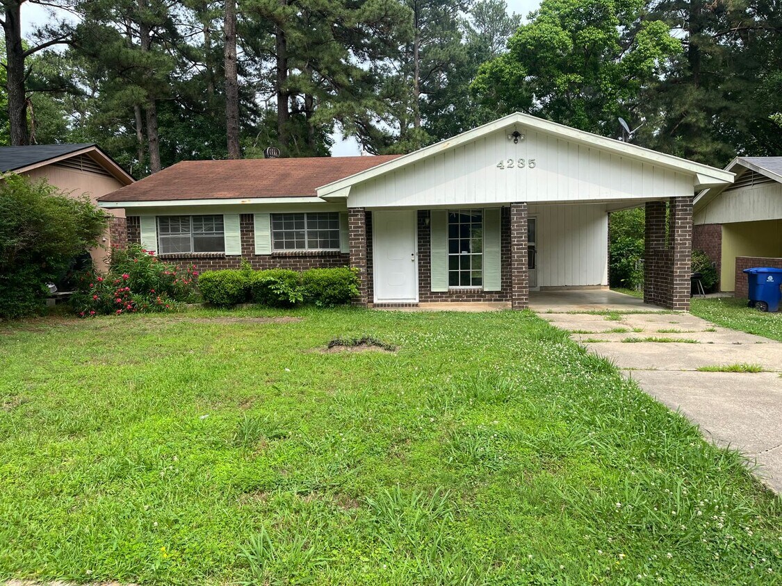 Primary Photo - 4235 Madera Dr
