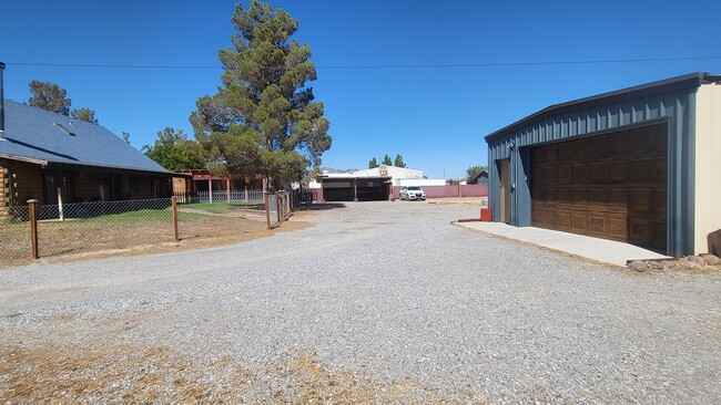 Building Photo - 1700 W Mesquite Ave