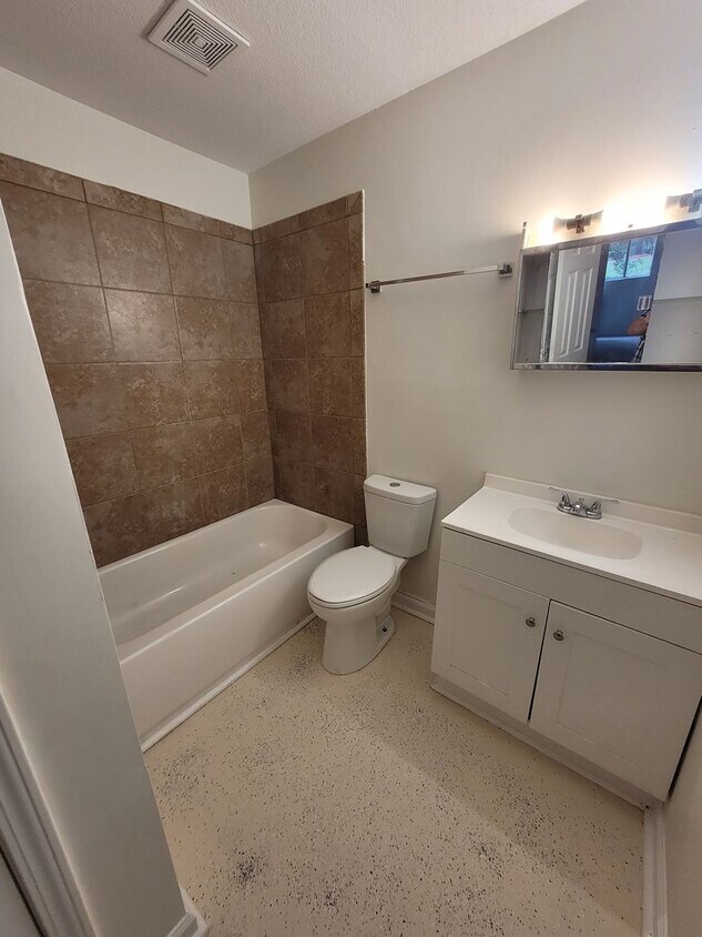 Foto del edificio - Camelot 1 bedroom condo