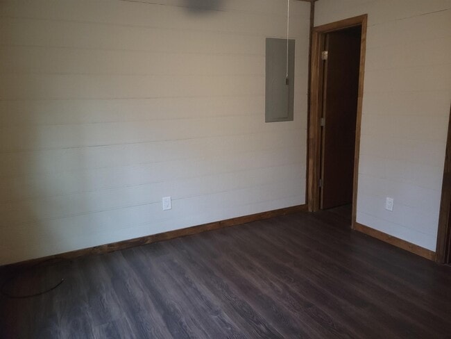 Building Photo - 7330 Willow Springs Rd