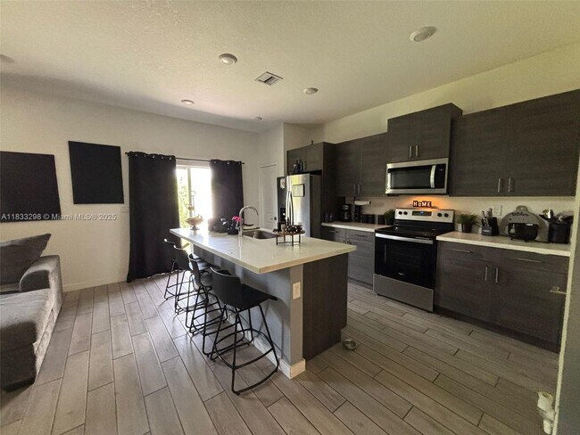 Foto del edificio - 830 SE 19th St