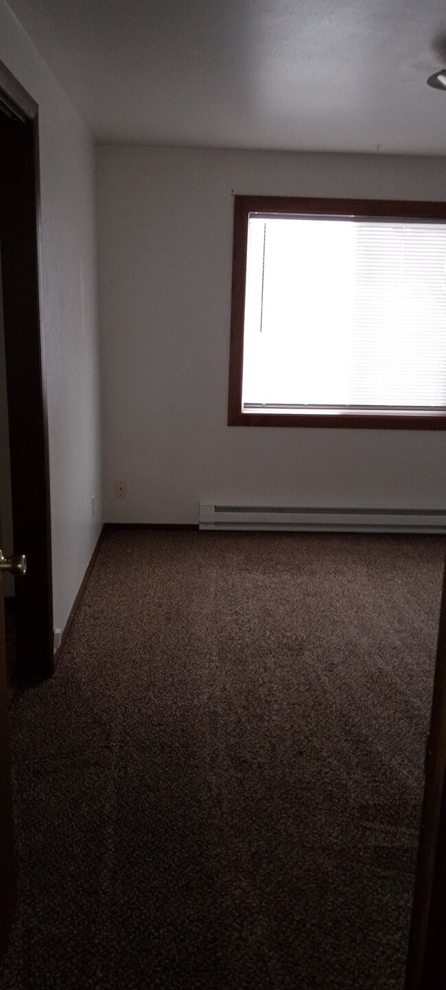 Building Photo - 2635 Shorehaven Ln
