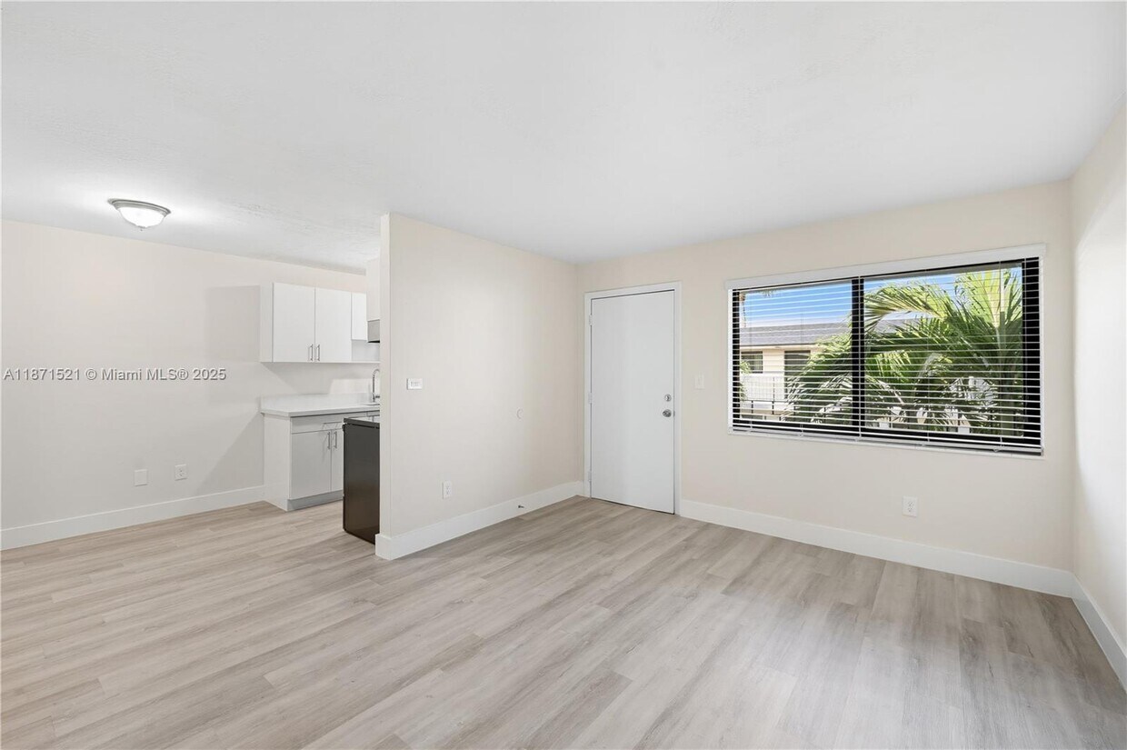 Foto principal - 1310 W 29th St