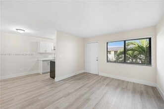 Building Photo - 1310 W 29th St