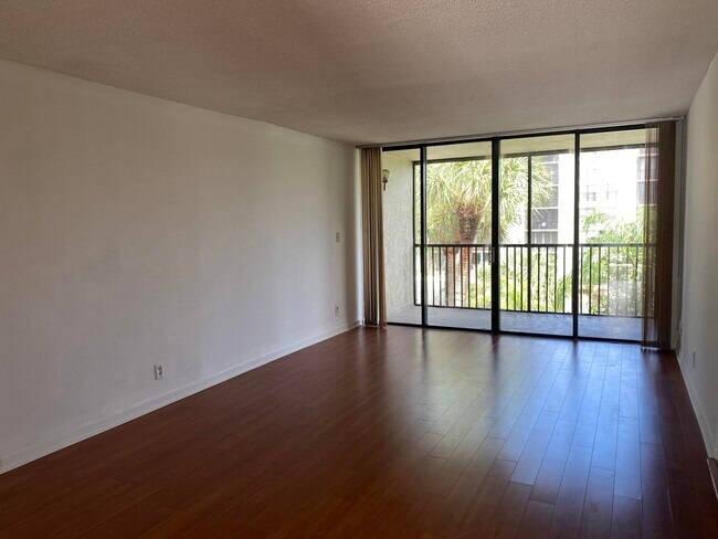 Building Photo - 11 Royal Palm Way