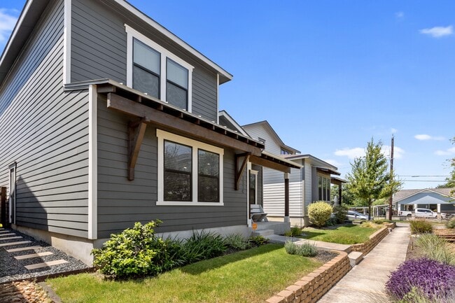 Photo - 1114 N Olive St House