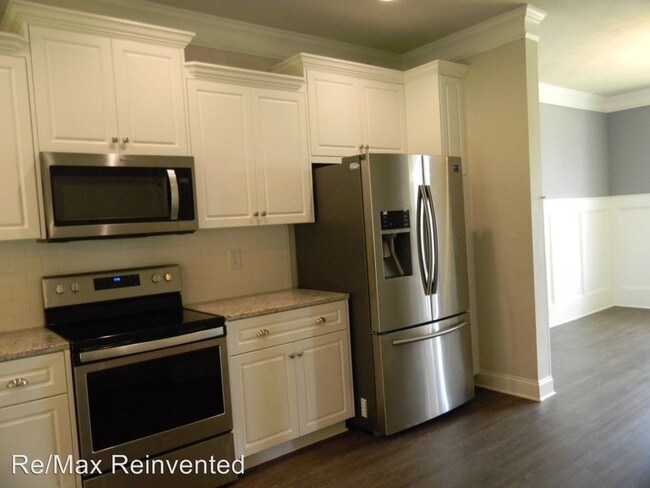 Building Photo - 5 br, 3 bath House - Swinton Pond 171