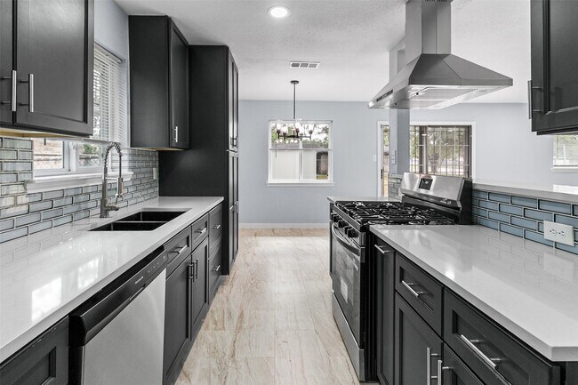 Foto del edificio - 9002 Bunny Run Dr