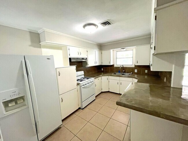 Foto del edificio - 701 Gardenia Ln