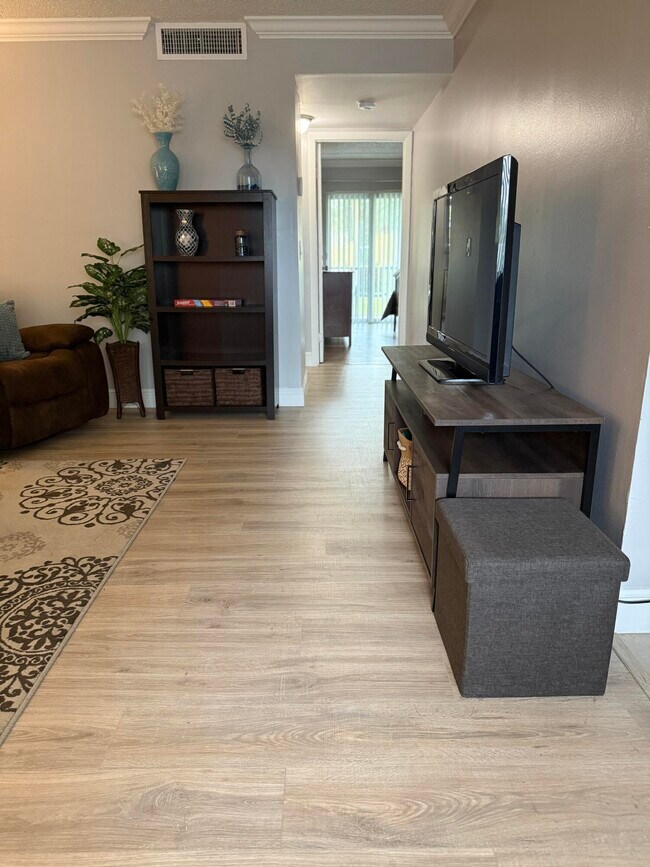 Foto del edificio - 405 Meadows Cir