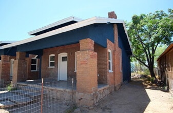 Building Photo - 118 E 18th St