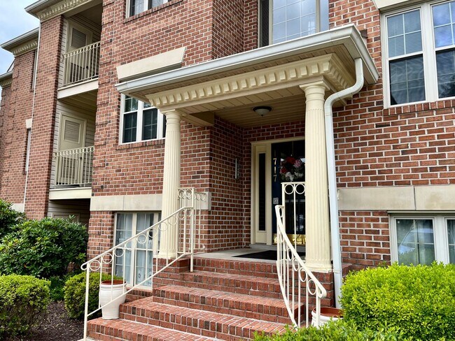 Foto del edificio - 1717 Landmark Dr