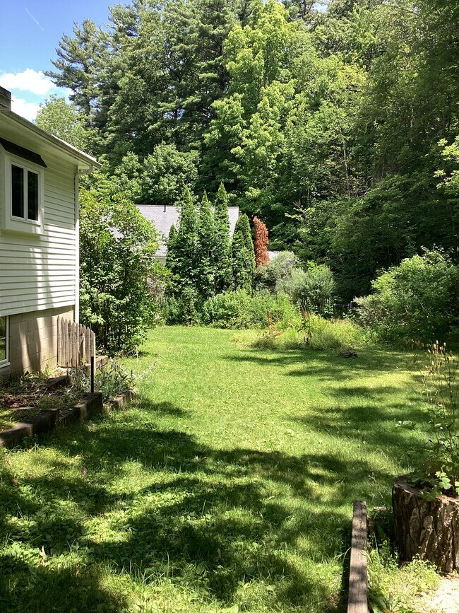 Building Photo - 155 Narrows Rd