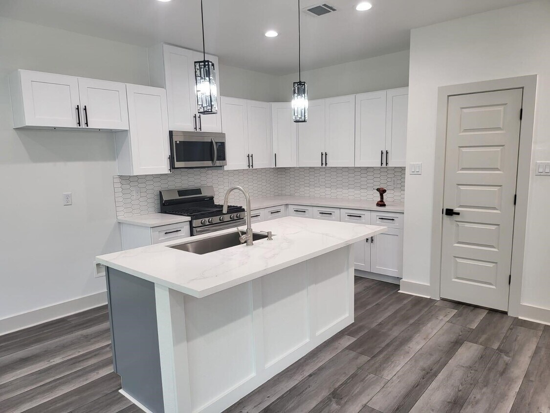 Foto principal - 4618 Davenport St