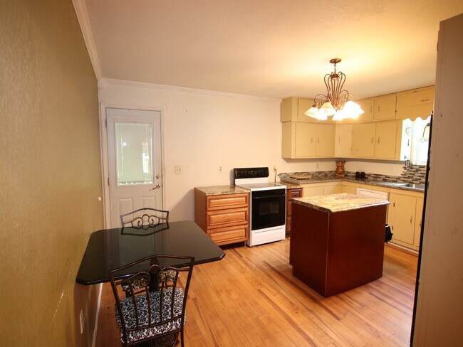 Foto del edificio - 1190 Alred St