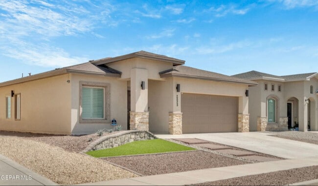 Building Photo - 2828 Tierra Oasis St