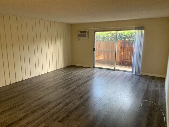 Foto del edificio - 10779 Woodbine St