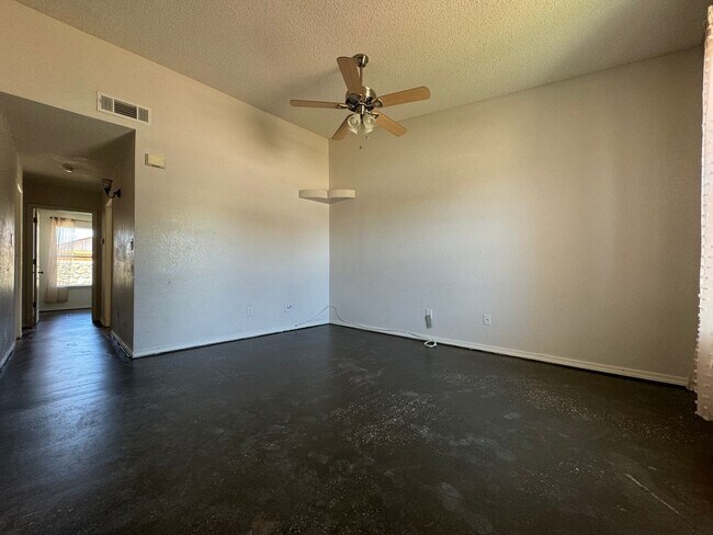 Building Photo - Northeast El Paso(Mesquite Hills 3bed with Refrig A/C and Solar Panels!