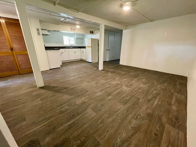 Building Photo - 3431 N Lowell Ave