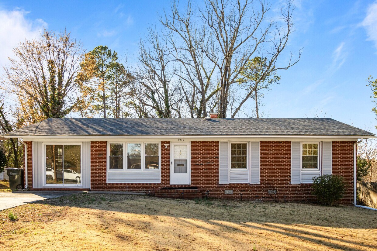 Foto principal - 2910 Kanewood Dr