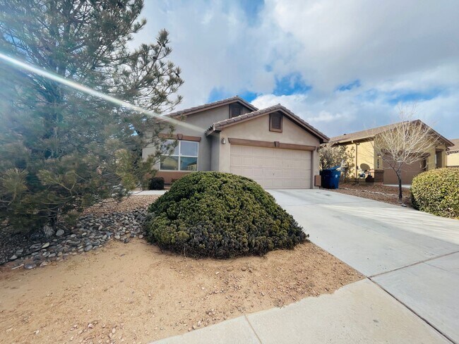 Foto del edificio - 4 bed 2 bath home in Huning Ranch.