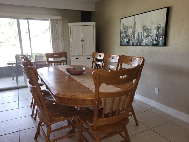 Building Photo - 681 Olde Camelot Cir