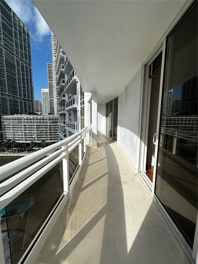 Foto del edificio - 901 Brickell Key Blvd