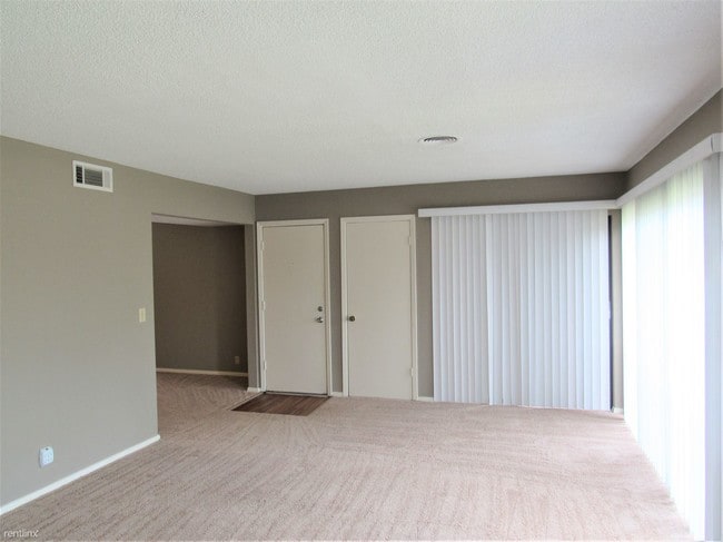 Building Photo - 2 br, 2 bath Townhome - 6555 Poplar Ave Apt 2