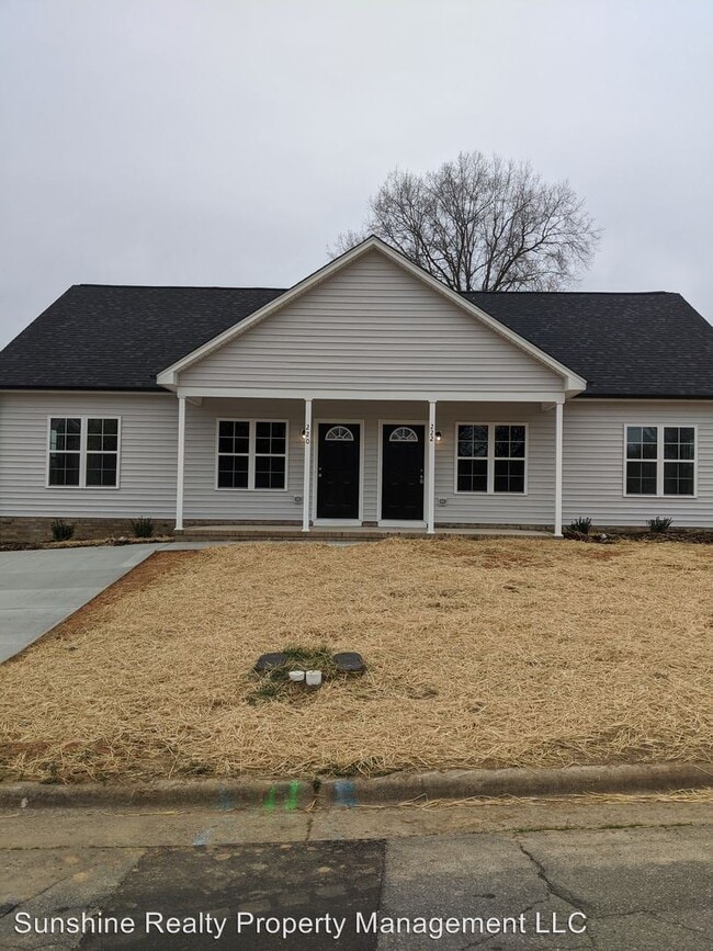 Building Photo - 216-222 Washington St