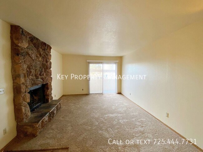 Foto del edificio - 2 BEDROOM HENDERSON CONDO!